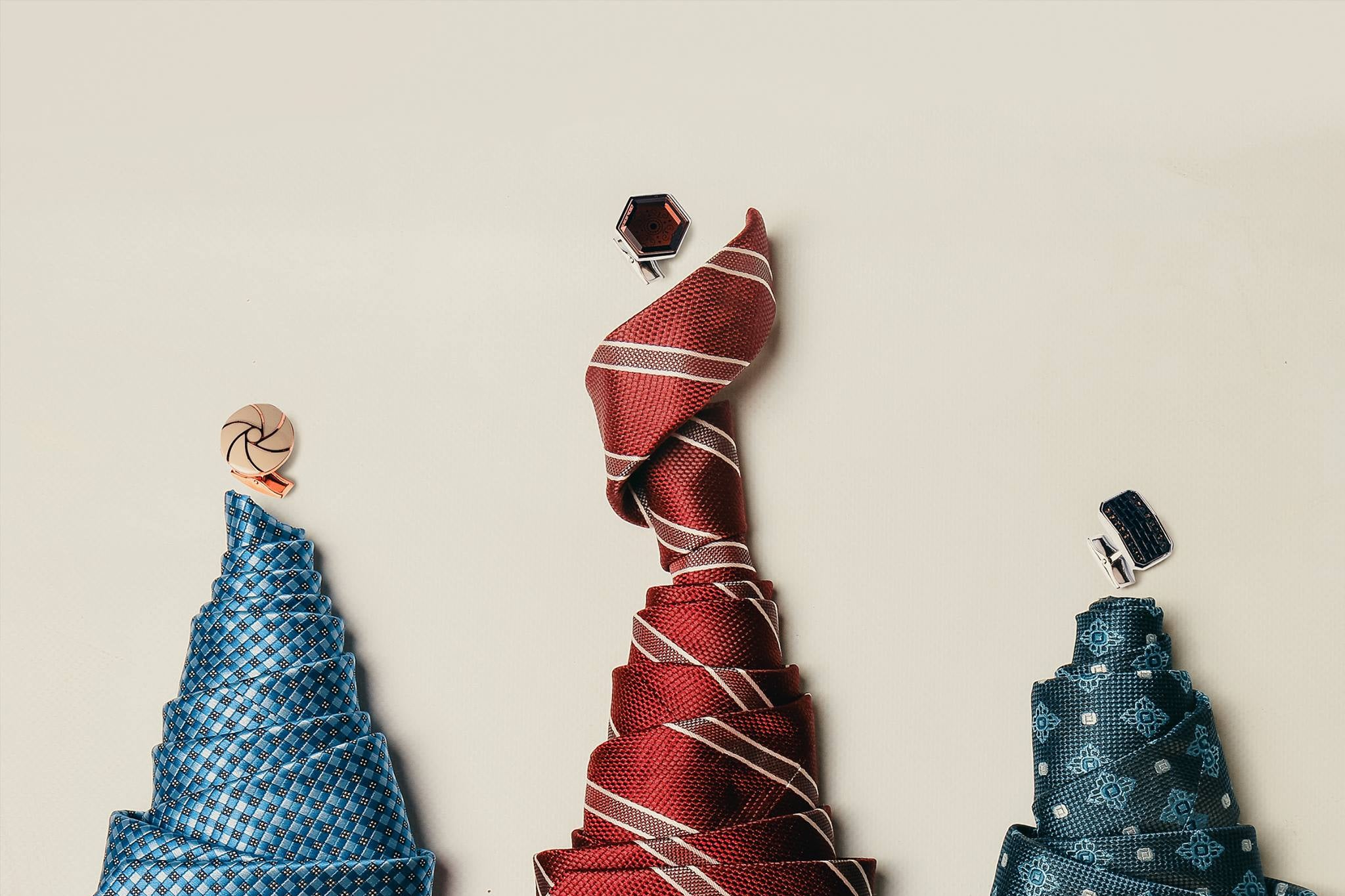 Modern ties with the most eye-catching design and color are now available at the best prices. These ties are perfect for any formal occasion. Check out the designer ties online and avail of discounts on every purchase.