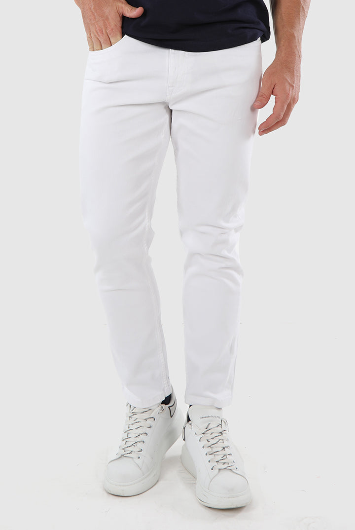 alt="Jack Morgan white slim straight denim jeans front view"