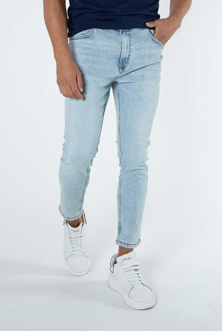 alt="Francisco Tolli light blue carrot denim jeans front view"