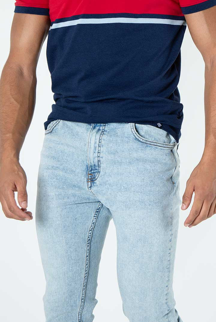 alt="Francisco Tolli light blue carrot denim jeans front close view"