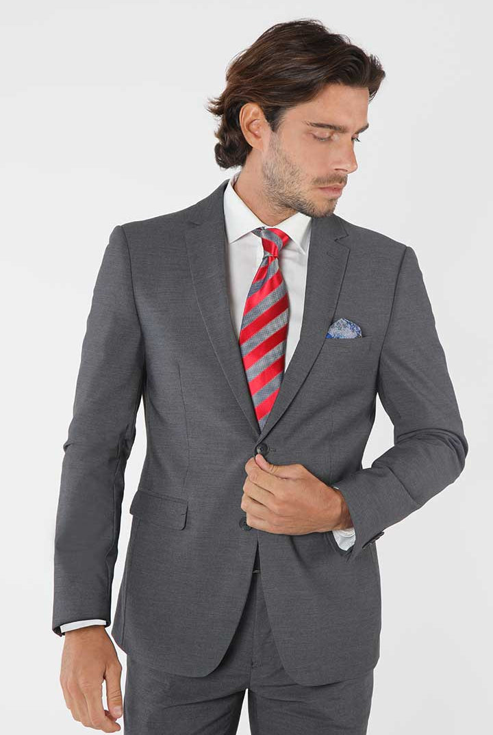 alt="Mosaique grey slim solid formal suit front close view on model"