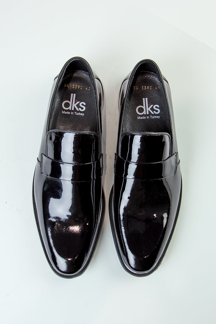 alt="DKS regular tuxedo shoe black patent leather top view"