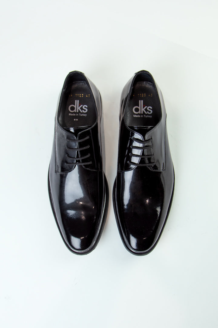 alt="DKS regular tuxedo shoe black patent leather top view"