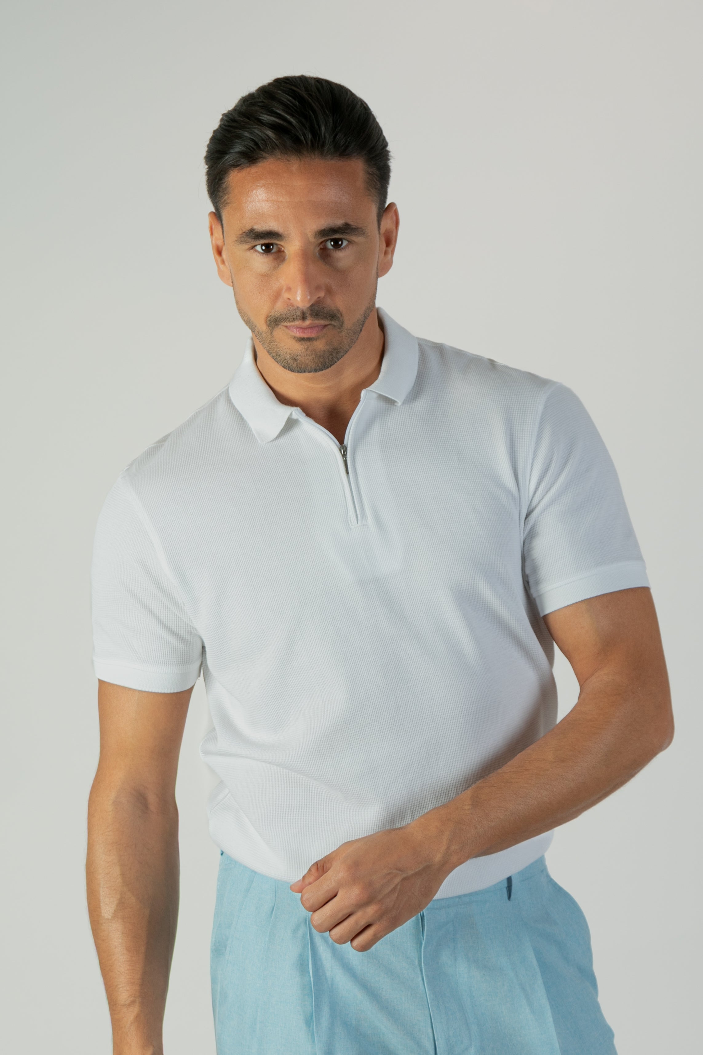 alt="Jack Morgan white regular plain t-shirt/polo with zipper neck opening front view"