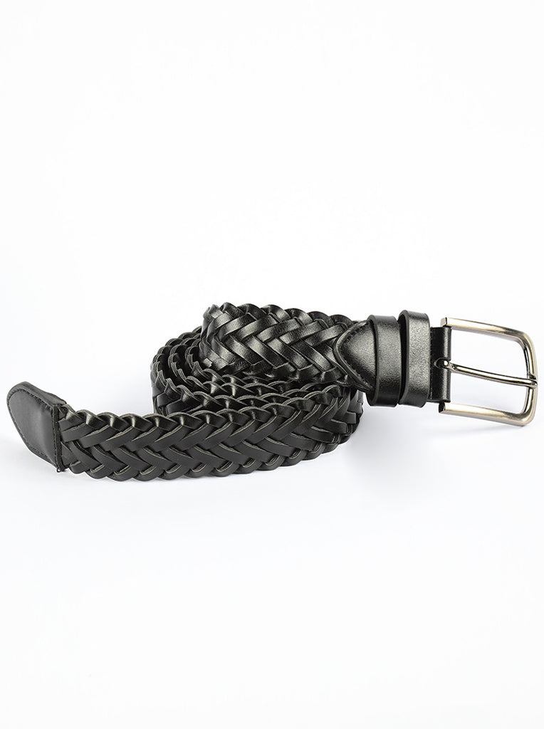 The new braided range of Binnino black belts which are made by professional designers and are easily available at affordable prices at the BRANDS store. The Binnino black belt is uniquely designed with a matte finish. These fashionable accessories are made from pure leather and are durable for a longer time. The black belt by Binnino are a must-have and are also available in different colors and pattern. 