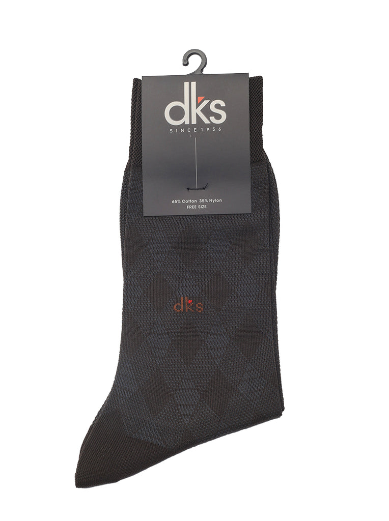  DKS men’s business socks are available at a special price online and in-store. The DKS men’s business socks go well with formal shoes and a formal outfit. Check out the DKS men’s business socks now!