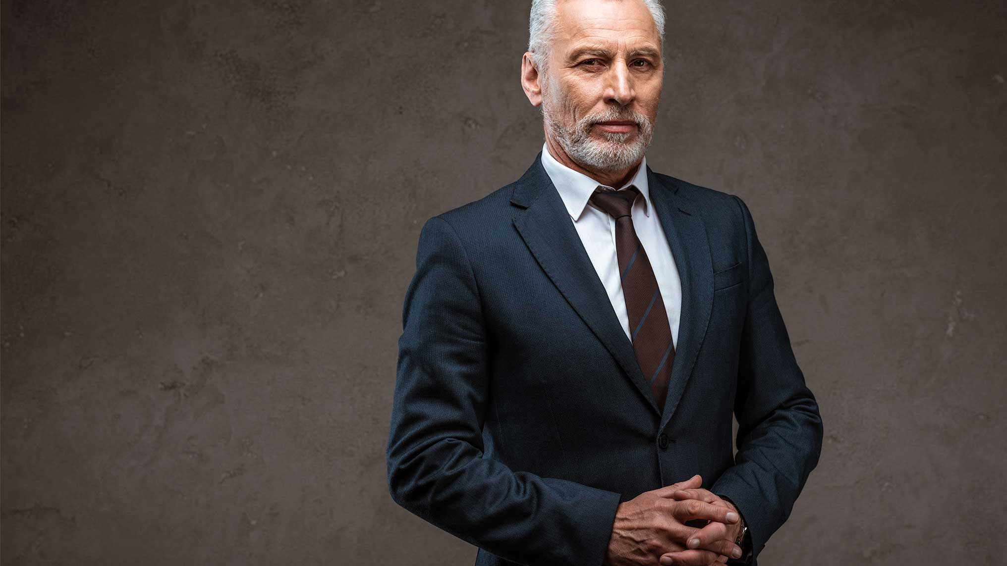 Life is all about making changes. As we move from one stage to the next, our fashion sense and style evolves. If you’re in your 40s, you may feel that you’ve outgrown the look of your younger years, but that doesn’t mean you have to sacrifice your style.