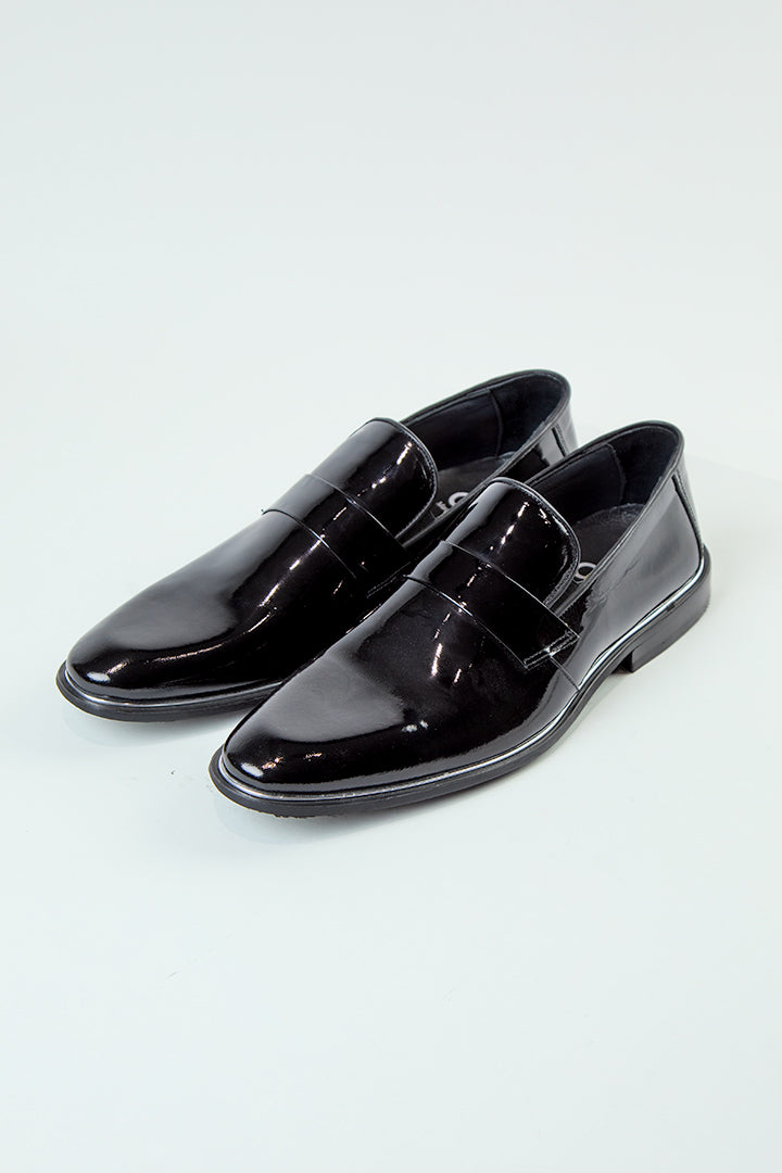 alt="DKS regular tuxedo shoe black patent leather front view"