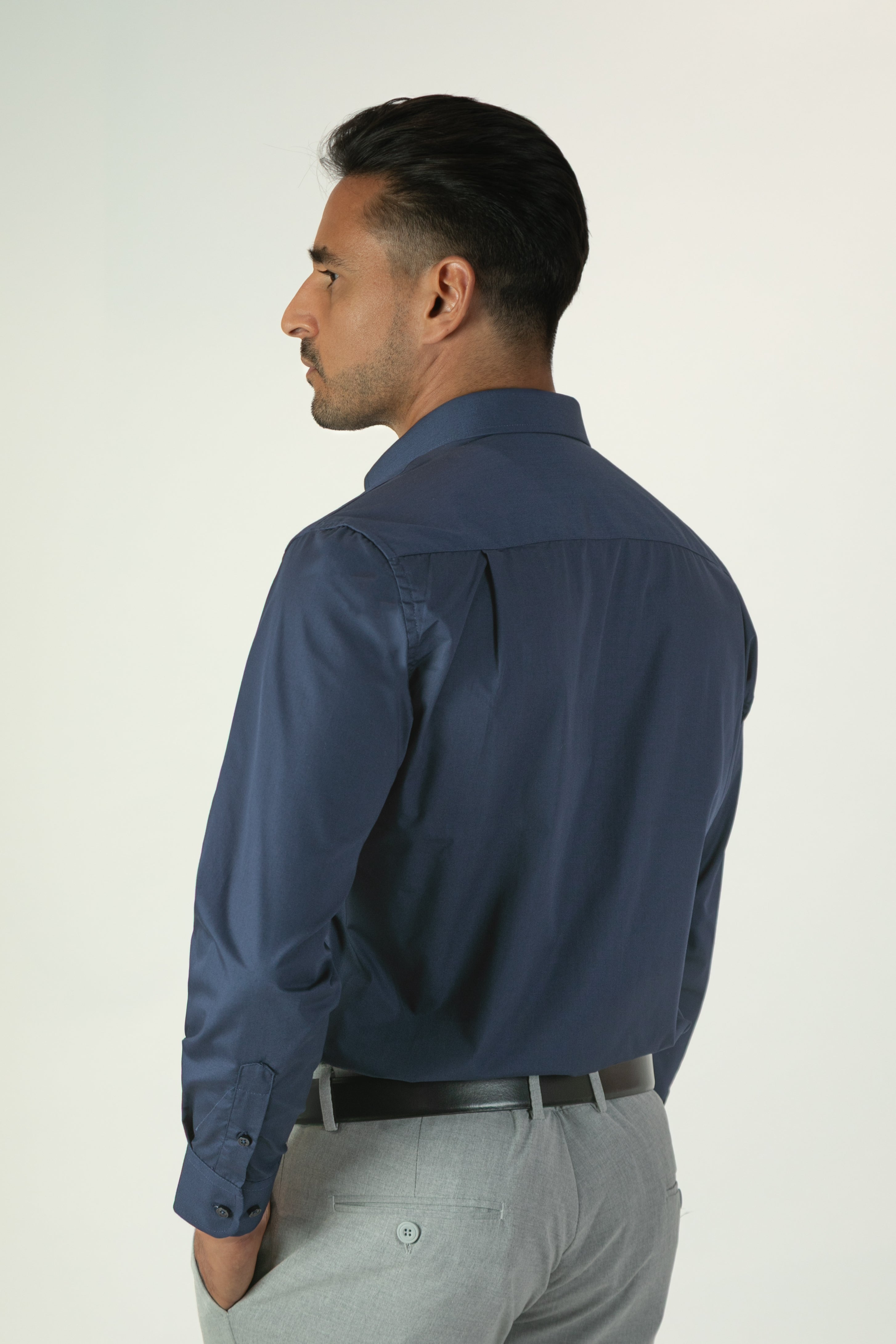 alt="JACK MORGAN regular solid spread collar formal full sleeve bamboo shirt navy back view"