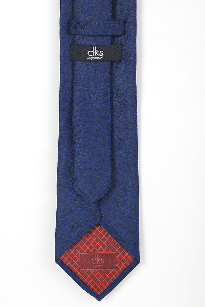 DKS signature slim tie is designed and is easily available online at the best prices. The DKS signature slim tie is a must have in every fashionable men’s closet. Check out the DKS signature slim tie and avail of best prices. 