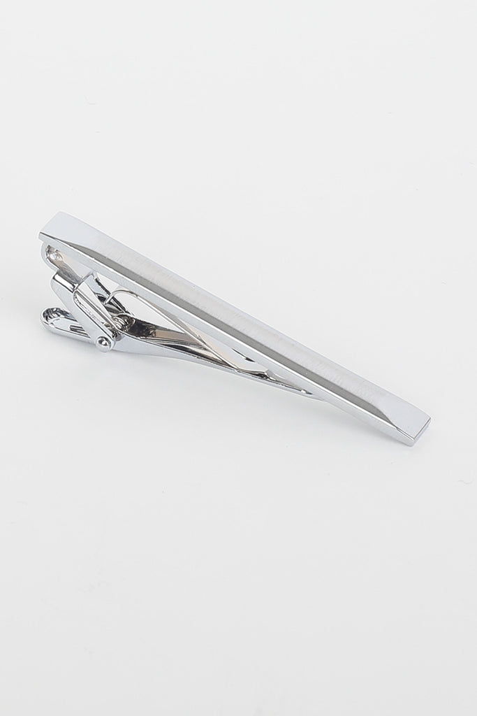 BRANDS regular silver tie clip accessory is the best in the market. The BRANDS regular silver tie clip accessory is available in various designs which are ideal for a formal event. Check out the wide range of BRANDS regular silver tie clip accessories online and avail of best prices. 